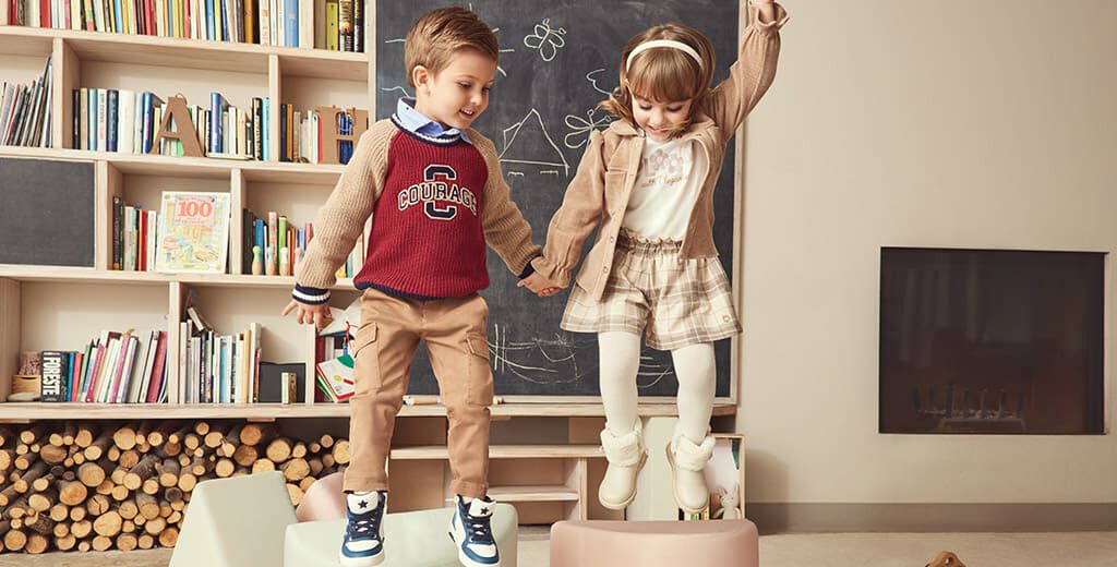 https://www.chicco.fr/dw/image/v2/BJJJ_PRD/on/demandware.static/-/Sites-Chicco-France-Library/fr_FR/dw733fda45/site/09-Landing produit/Vêtements/banniere-fashion-253-bts.jpg